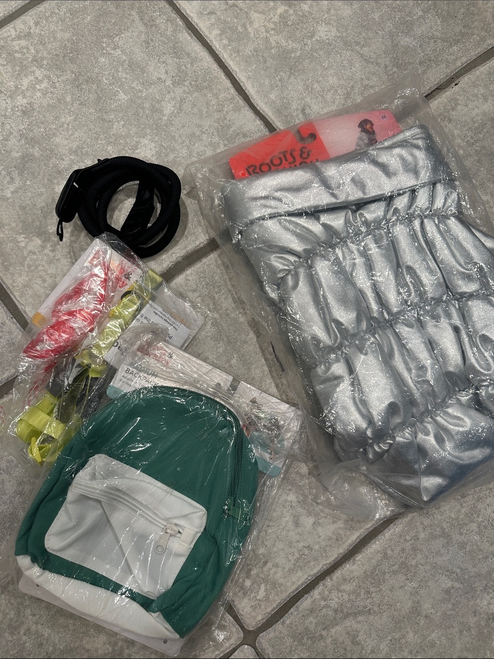 Medium dog lot leash and Silver Puffer